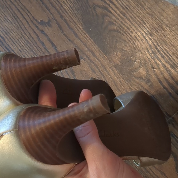 Clarks Laureti Grace Champagne Heels - Picture 5 of 8